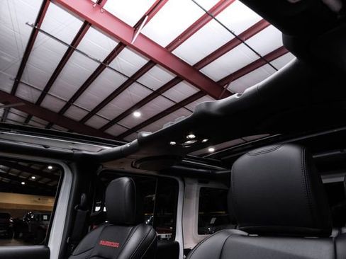 Used 2023 Jeep Wrangler Unlimited Rubicon AWD/4WD image 4