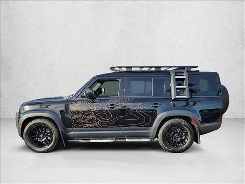 Used 2023 Land Rover Defender 130 SE image 9