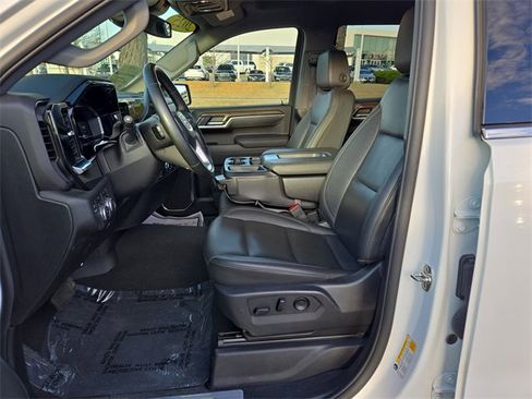 Used 2025 GMC Sierra 1500 SLT image 10
