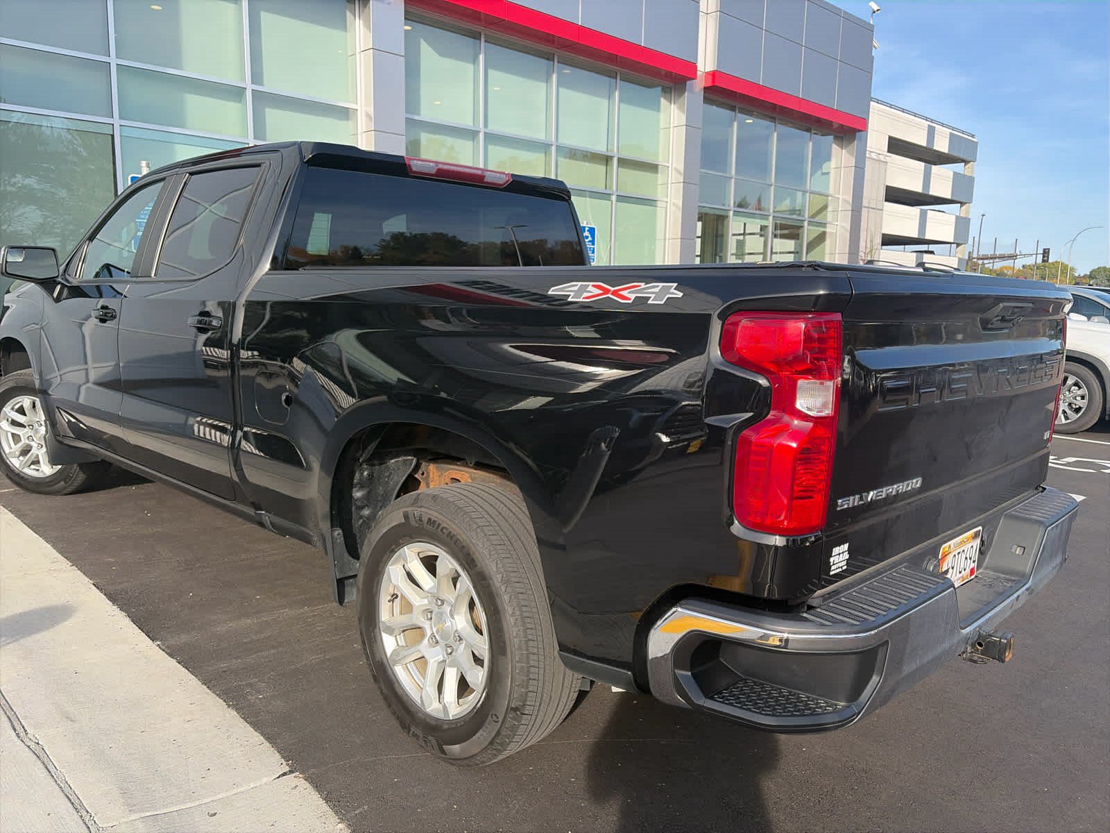 Used 2022 Chevrolet Silverado 1500 LT AWD/4WD image 4