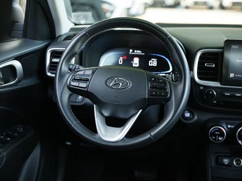 Used 2025 Hyundai Venue SEL FWD image 28