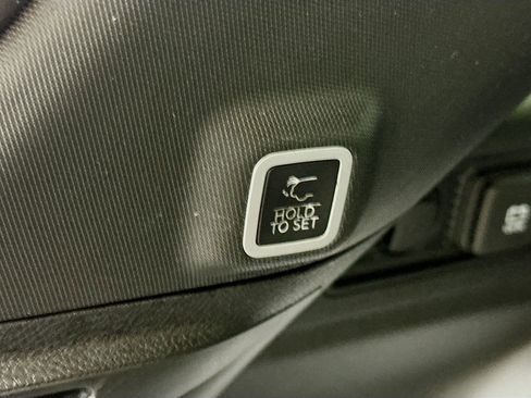 Used 2023 Jeep Grand Cherokee Altitude image 31