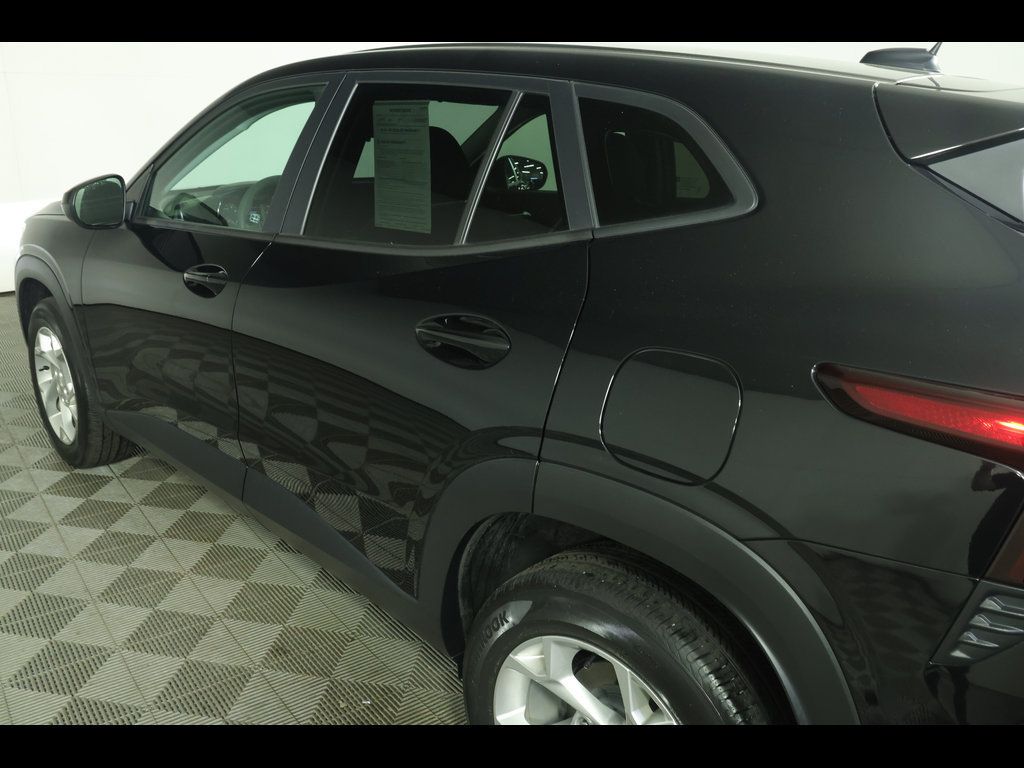 Used 2024 Chevrolet Trax LS w/ LS Convenience Package FWD image 15