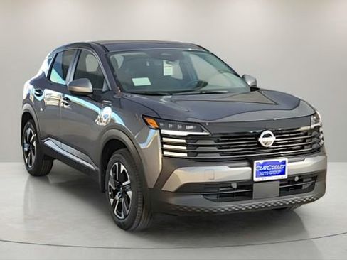 Certified 2025 Nissan Kicks SV AWD/4WD image 1