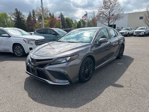 Used 2023 Toyota Camry XSE FWD image 3