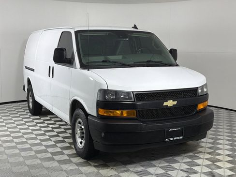 Used 2021 Chevrolet Express 2500 w/ Driver Convenience Package RWD image 3