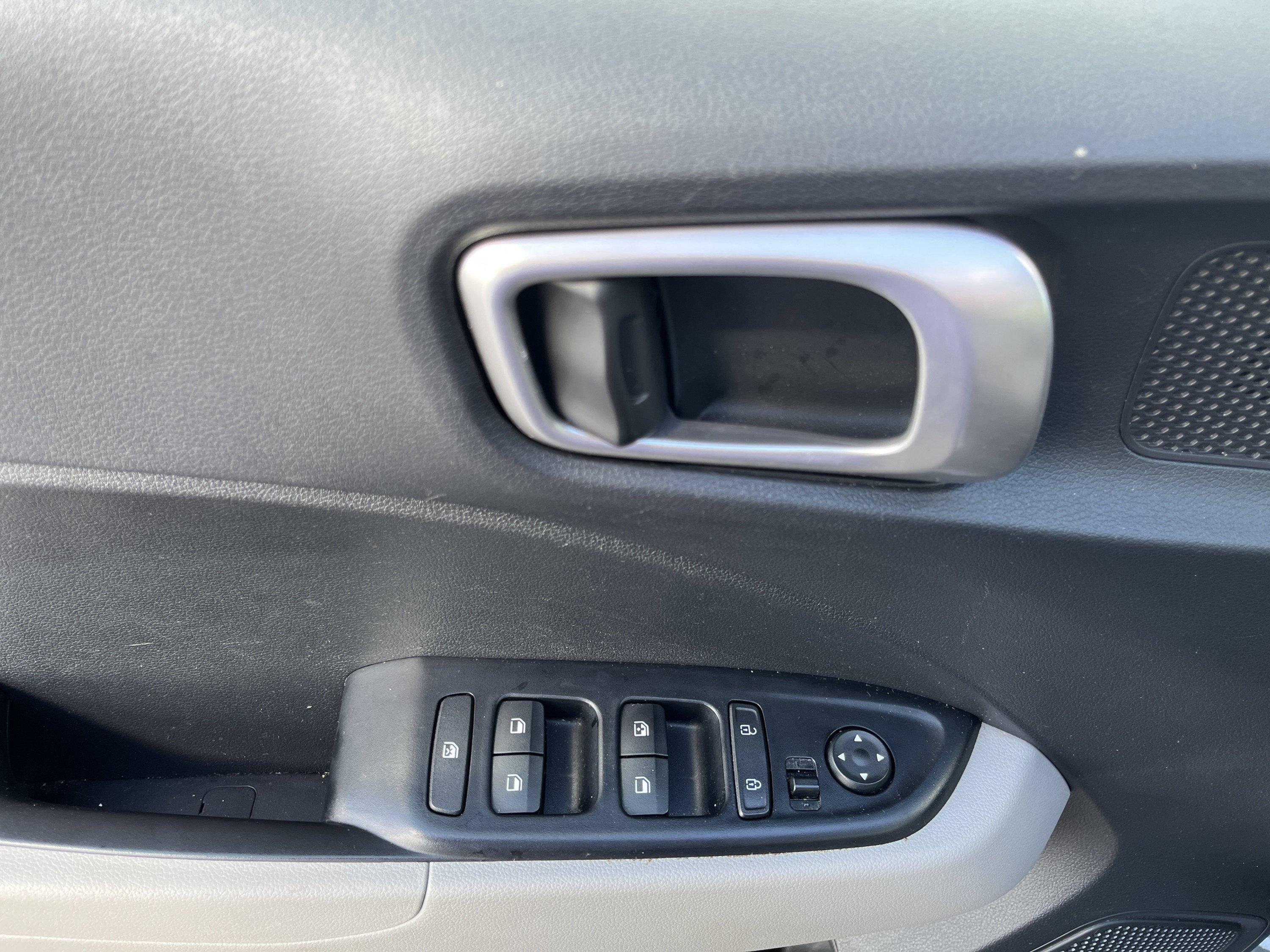 Used 2025 Hyundai Venue SEL FWD image 13