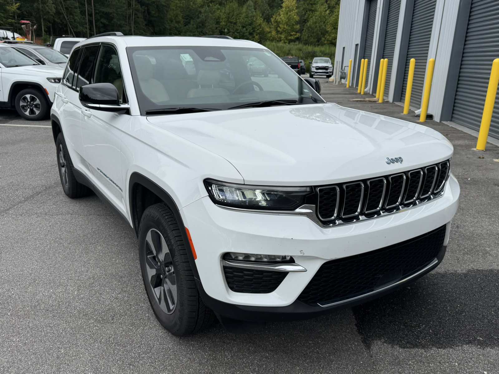 Used 2024 Jeep Grand Cherokee Limited 4xe AWD/4WD image 3