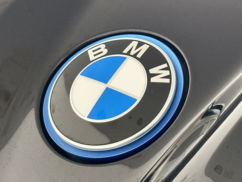 Used 2024 BMW iX xDrive50 w/ Premium Package AWD/4WD image 33