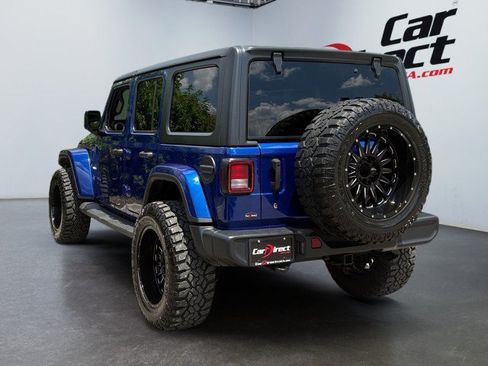 Used 2019 Jeep Wrangler Unlimited Sahara AWD/4WD image 7