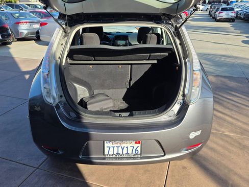 Used 2015 Nissan Leaf SV image 17