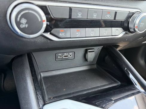 Used 2024 Nissan Altima 2.5 SV FWD image 18