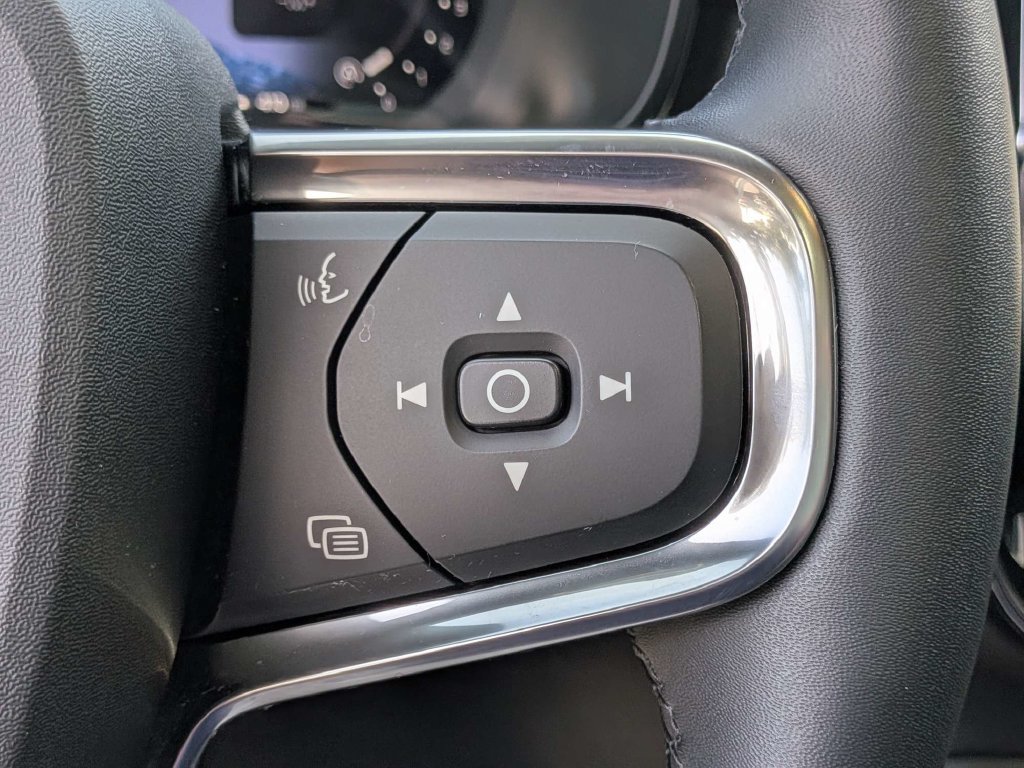 Used 2025 Volvo XC40 B5 Core AWD/4WD image 33
