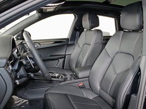 New 2026 Porsche Macan image 5