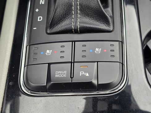 Used 2018 Kia Sedona SX image 17