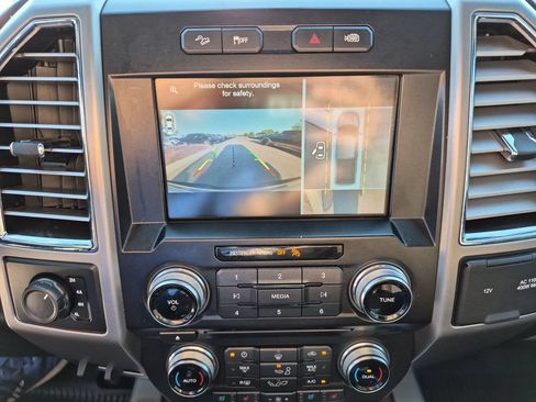 Used 2015 Ford F150 Platinum w/ Equipment Group 701A Luxury AWD/4WD image 29