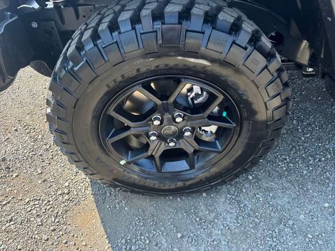 New 2025 Jeep Gladiator Sport image 29