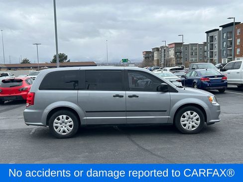 Used 2015 Dodge Grand Caravan SE image 2