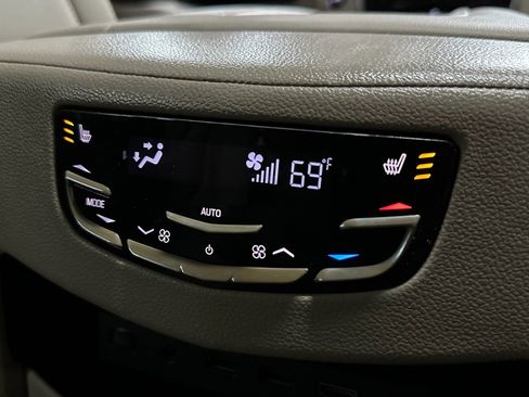 Used 2019 Cadillac Escalade Premium Luxury image 22