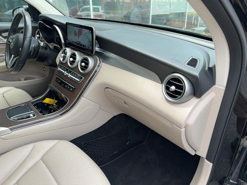 Used 2020 Mercedes-Benz GLC 300 4MATIC image 23