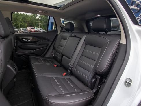Used 2023 GMC Terrain Denali w/ Denali Premium Package AWD/4WD image 10