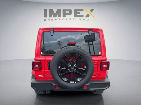 Used 2025 Jeep Wrangler Unlimited Sahara w/ Safety Group AWD/4WD image 4