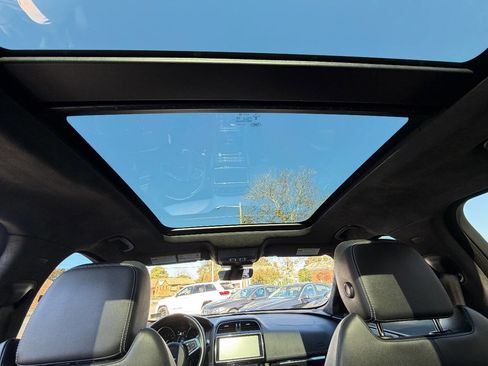 Used 2020 Jaguar F-PACE S image 32