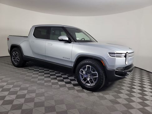 Used 2025 Rivian R1T Adventure image 7