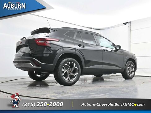 New 2026 Chevrolet Trax LT image 21