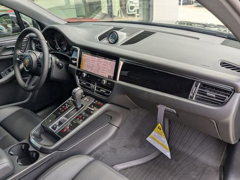 Certified 2025 Porsche Macan image 26