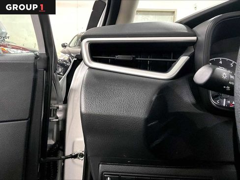 Used 2025 Toyota Corolla LE image 34