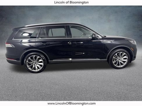 Certified 2025 Lincoln Aviator Reserve AWD/4WD image 9