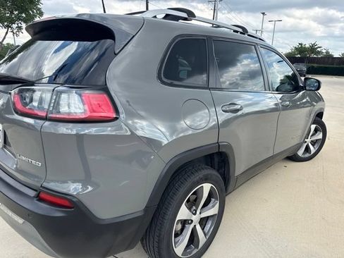 Used 2020 Jeep Cherokee Limited FWD image 3