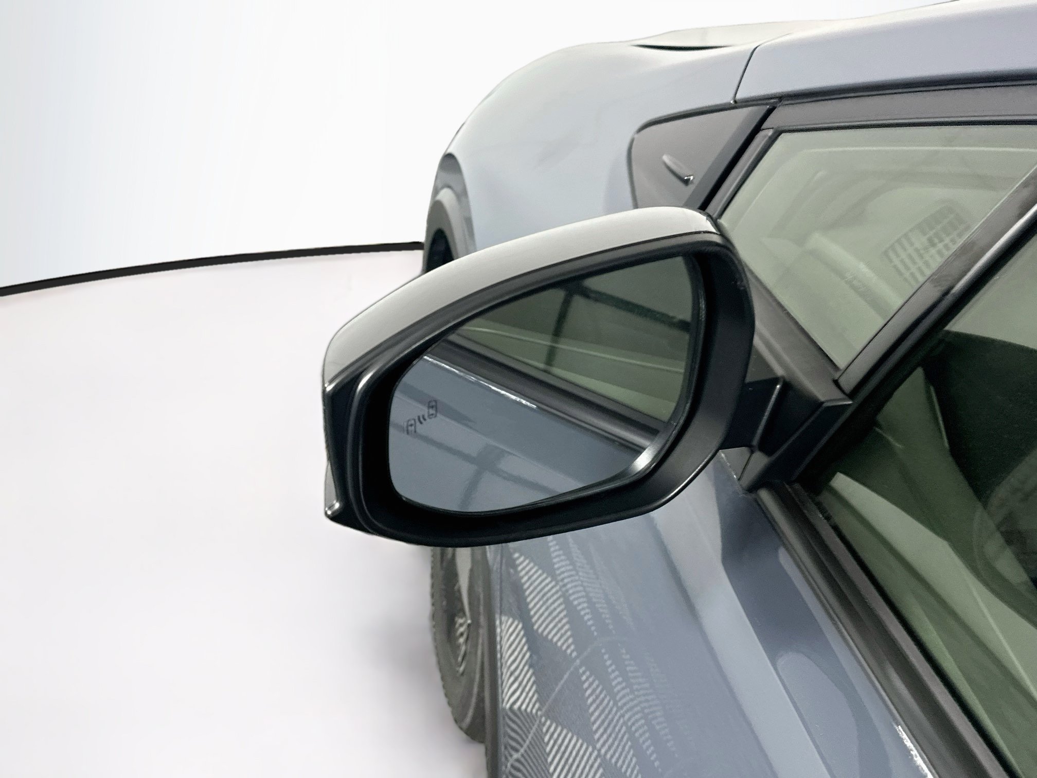 Used 2025 Toyota Prius LE FWD image 16
