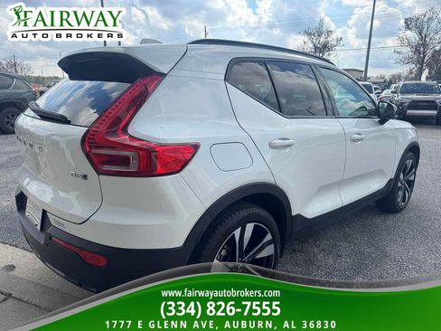 Used 2024 Volvo XC40 B5 Plus w/ Climate Package image 6