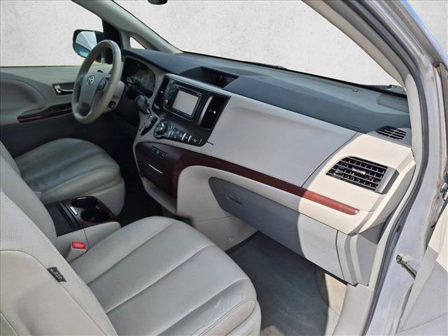 Used 2014 Toyota Sienna XLE FWD image 20