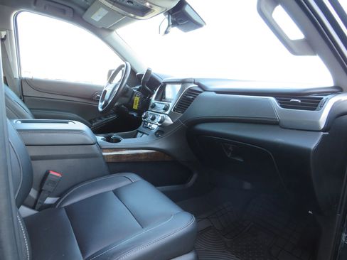 Used 2020 Chevrolet Suburban LT image 12