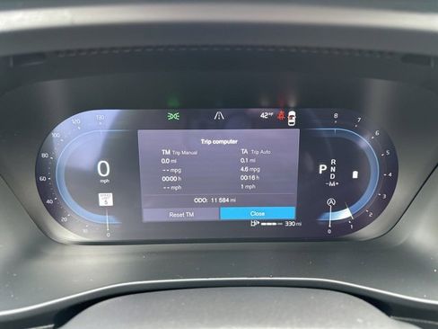 Certified 2025 Volvo XC40 B5 Core image 23