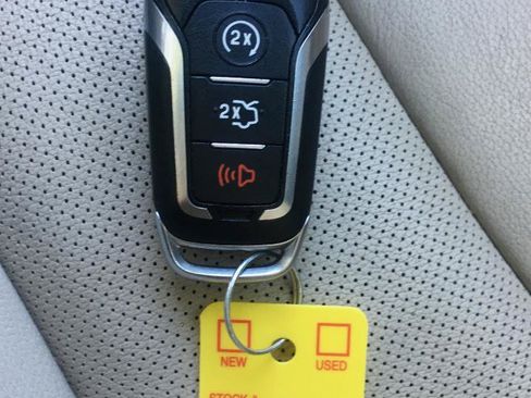 Used 2016 Ford Edge Titanium w/ Equipment Group 302A AWD/4WD image 28