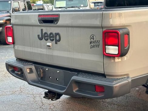 Used 2023 Jeep Gladiator Sport AWD/4WD image 16