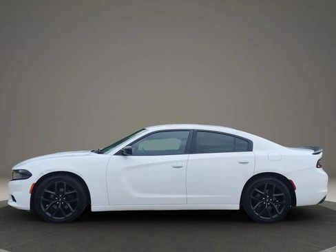 Used 2019 Dodge Charger SXT w/ Blacktop Package RWD image 4
