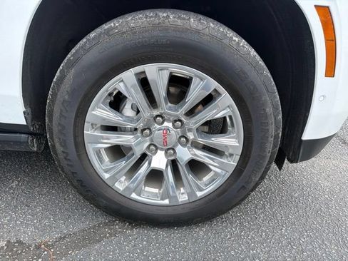 Used 2025 GMC Yukon Denali w/ Sun & Power Step Package AWD/4WD image 10