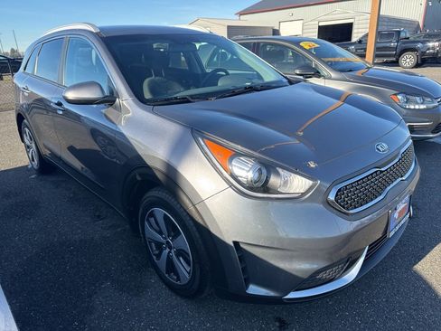 Used 2017 Kia Niro LX image 6