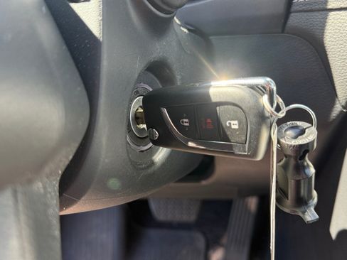 Used 2024 Toyota RAV4 LE AWD/4WD image 28
