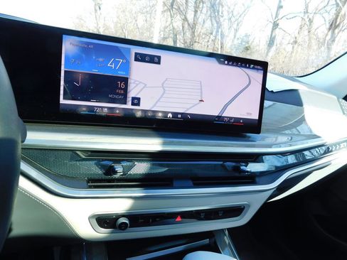 Used 2025 BMW X7 xDrive40i w/ Executive Package image 7