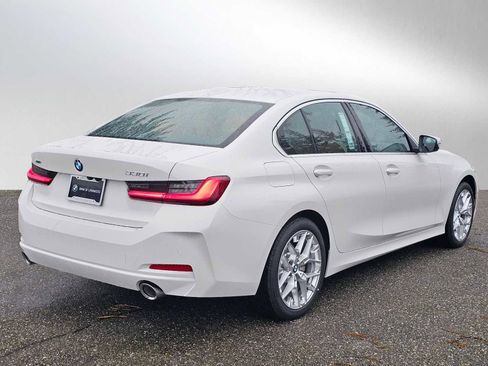 Used 2025 BMW 330i xDrive Sedan w/ Premium Package image 5