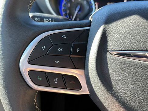 Used 2024 Chrysler Pacifica Touring-L FWD image 25