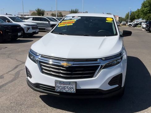 Used 2022 Chevrolet Equinox LS w/ LS Convenience Package FWD image 2
