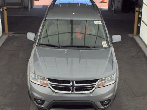 Used 2017 Dodge Journey SXT w/ Comfort/Convenience Group FWD image 2