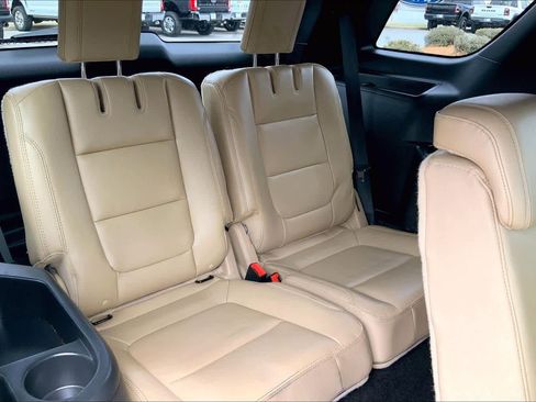 Used 2016 Ford Explorer XLT w/ Equipment Group 202A image 19